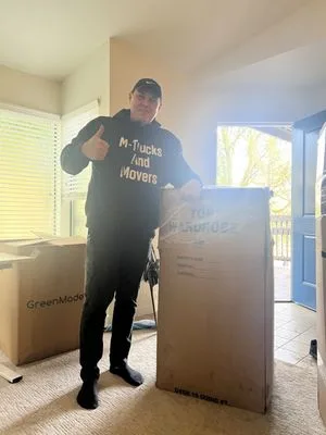 M-Trucks And Movers